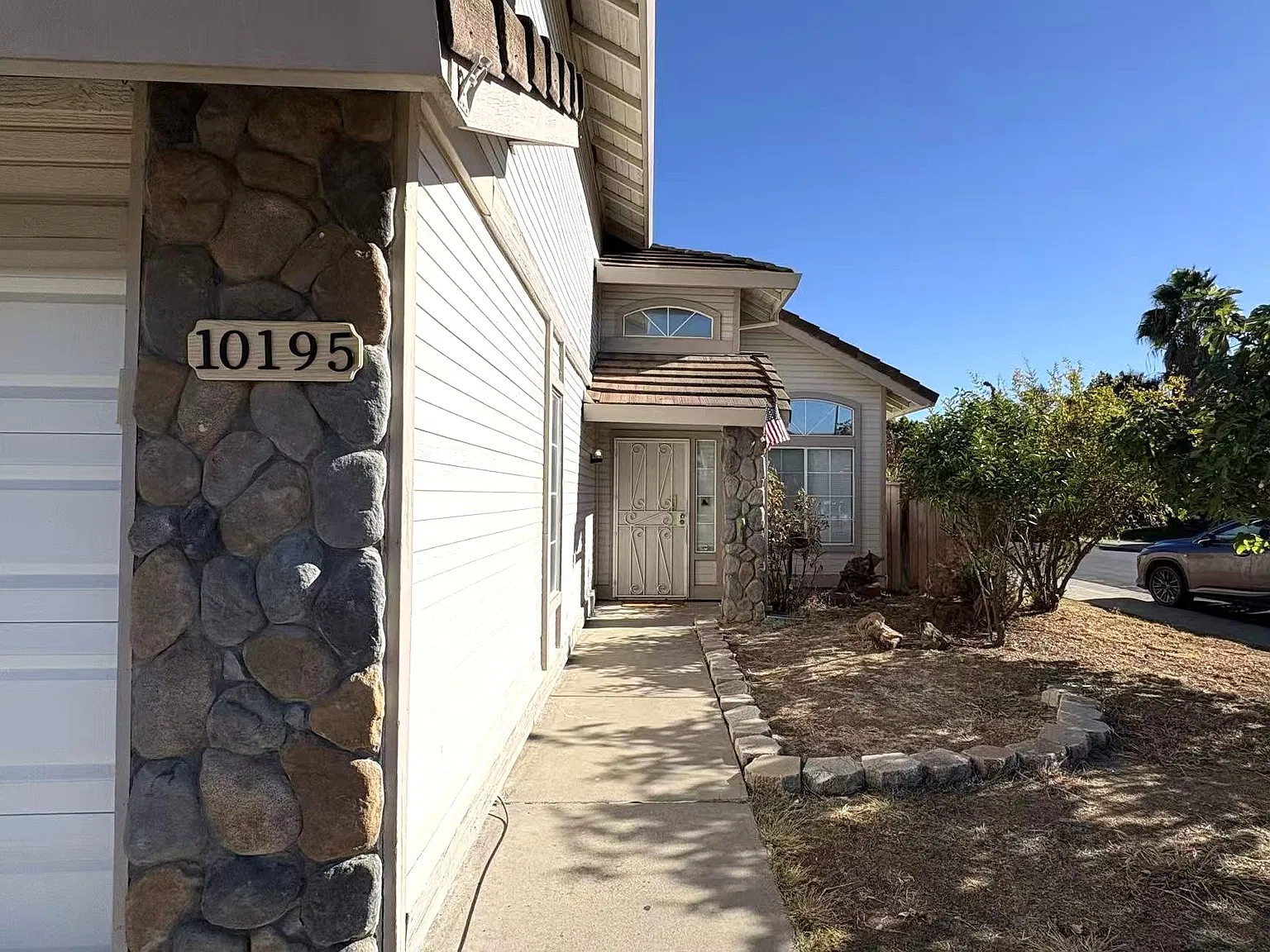 3 bed, 2.5 bath, 1766 sqft, $2,600 — Photo 3