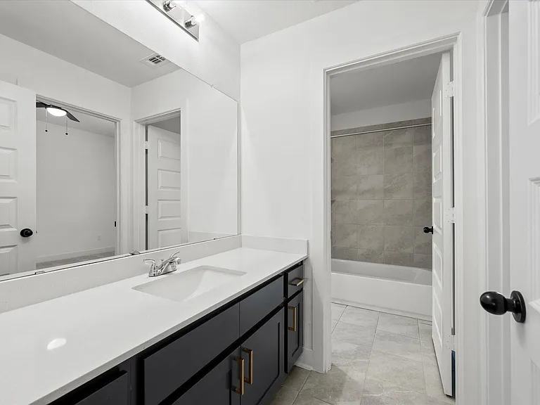 1911 Golden Leaf Dr — Photo 28