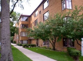 7400 N Sheridan Rd #1, Chicago, IL 60626