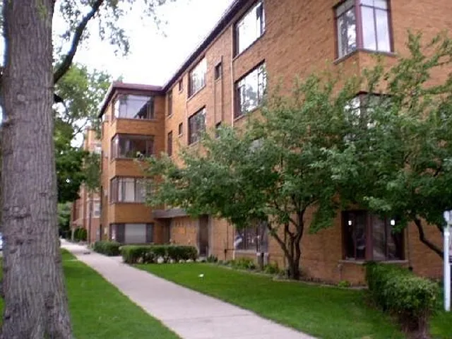 7400 N Sheridan Rd #1 photo 1