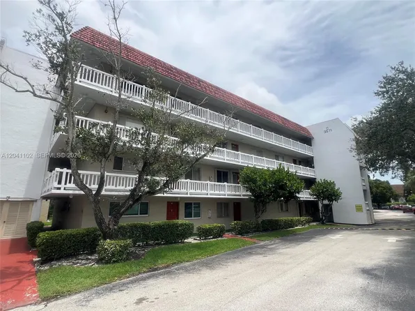 3571 Inverrary Dr APT 307, Lauderhill, FL 33319