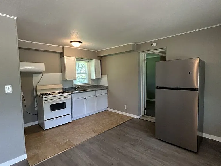 2379 Locust Rd — Photo 17
