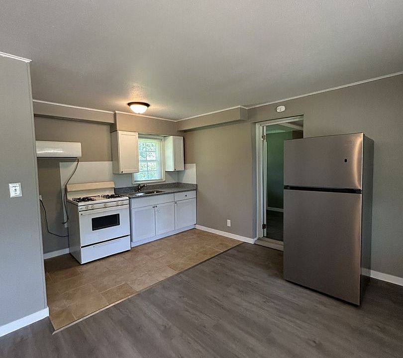 2nd image of 2379 Locust Rd APT 6