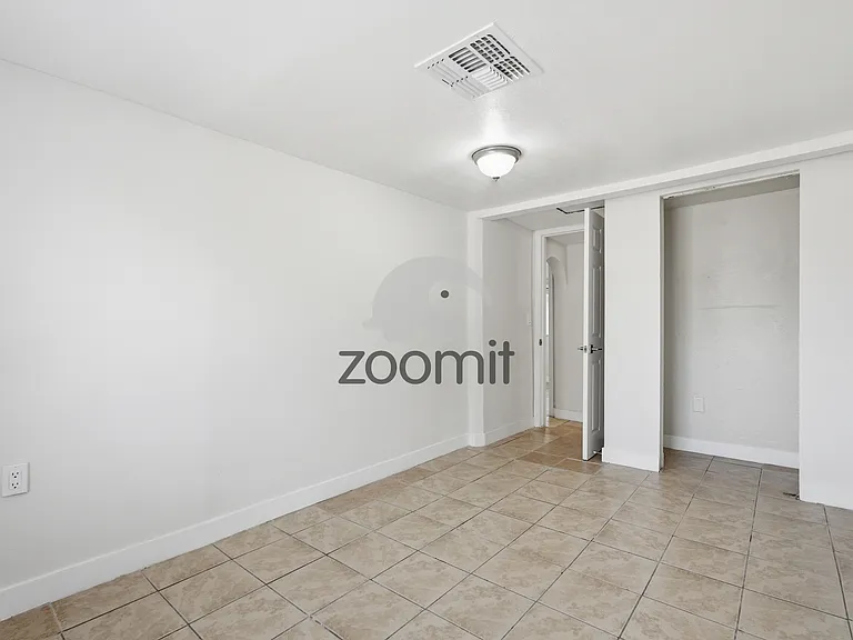 920 E 4th St — Photo 9