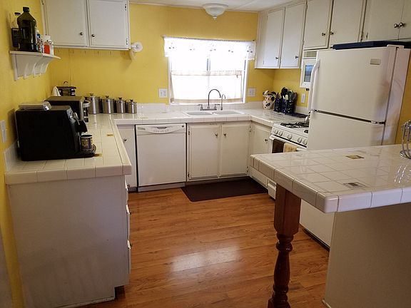 4th image of 2400 W Valley Pkwy Space 60