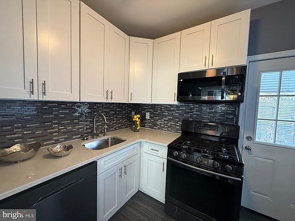 4th image of 3146 Mercer St