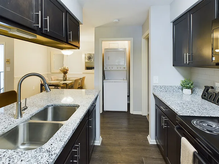 Lakeshore Apartments — Photo 9