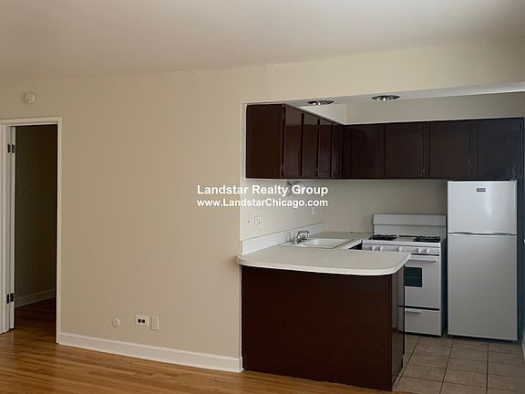3rd image of 5909 N Kenmore Ave APT 306
