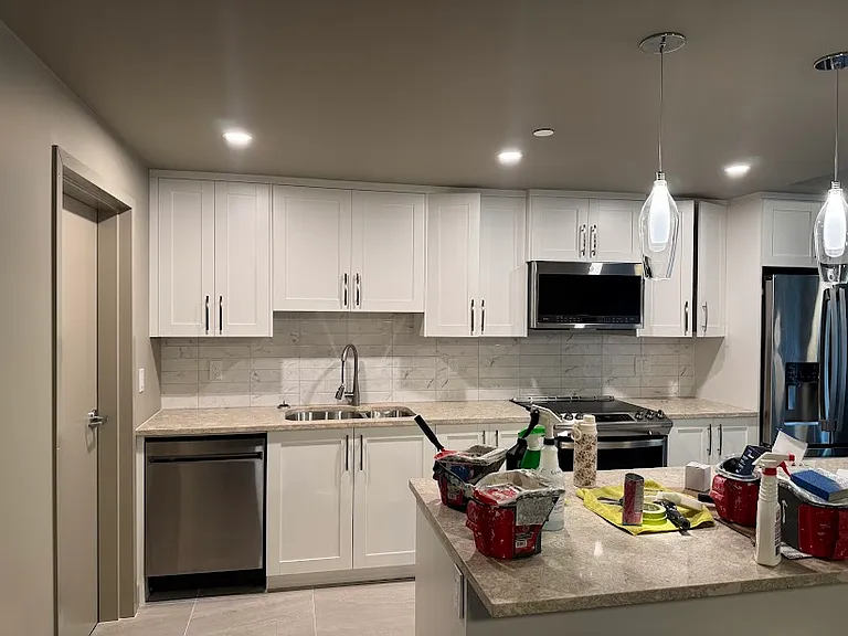 208b St — Photo 14