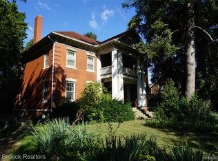 24 Ridge Rd, Pleasant Ridge, MI 48069