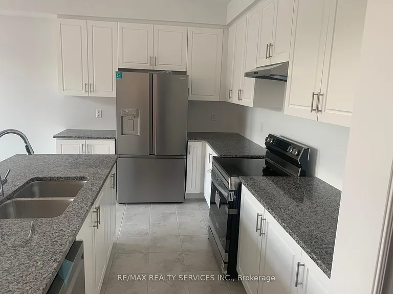 136 Thicketwood Ave — Photo 16