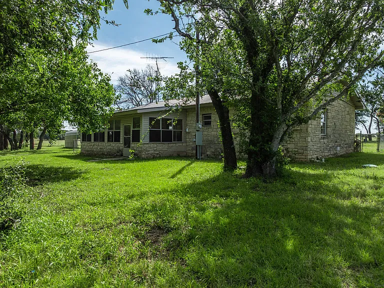 199 Apache Springs Rd — Photo 29