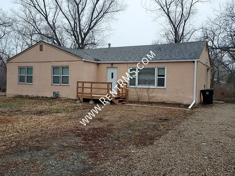 2430 SE Minnesota Ave — Photo 1