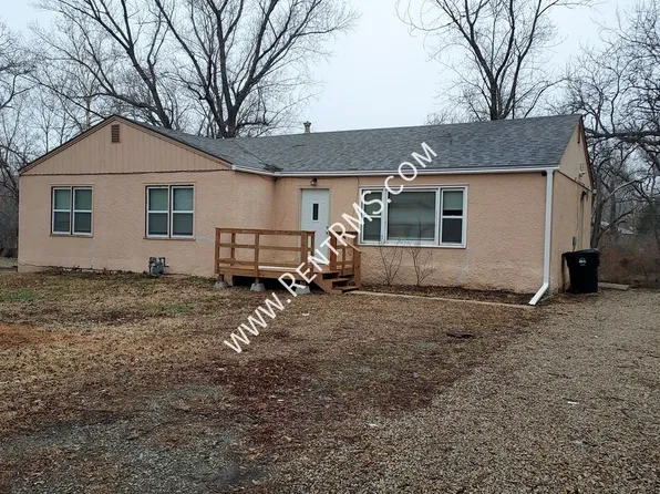2430 SE Minnesota Ave, Topeka, KS 66605
