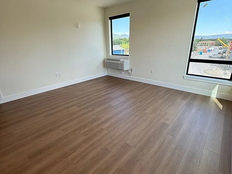 702 Victory Ln — Photo 30