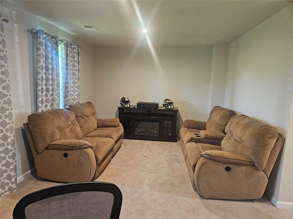 3 bed, 2.5 bath, 1432 sqft, $2,200 — Photo 3