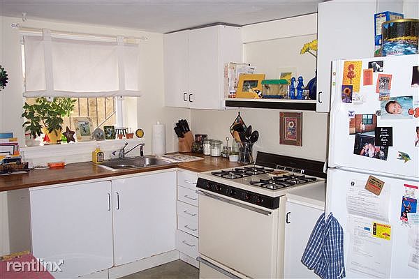 DCP_1578 kitchen
