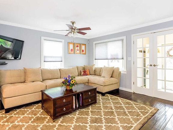 3rd image of 147 Cherubina Ln