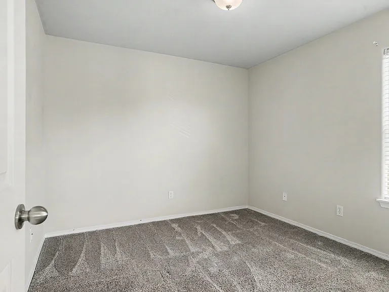 305 Casting St SE — Photo 35