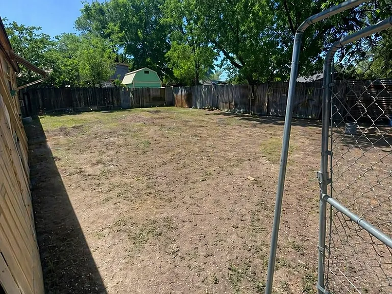 211 Estate Dr — Photo 11