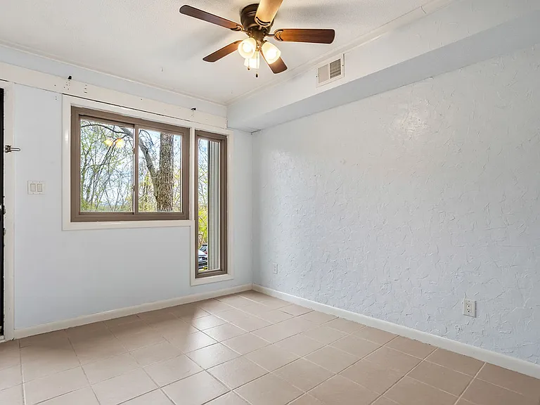 115 Beechnut St #A3 — Photo 6
