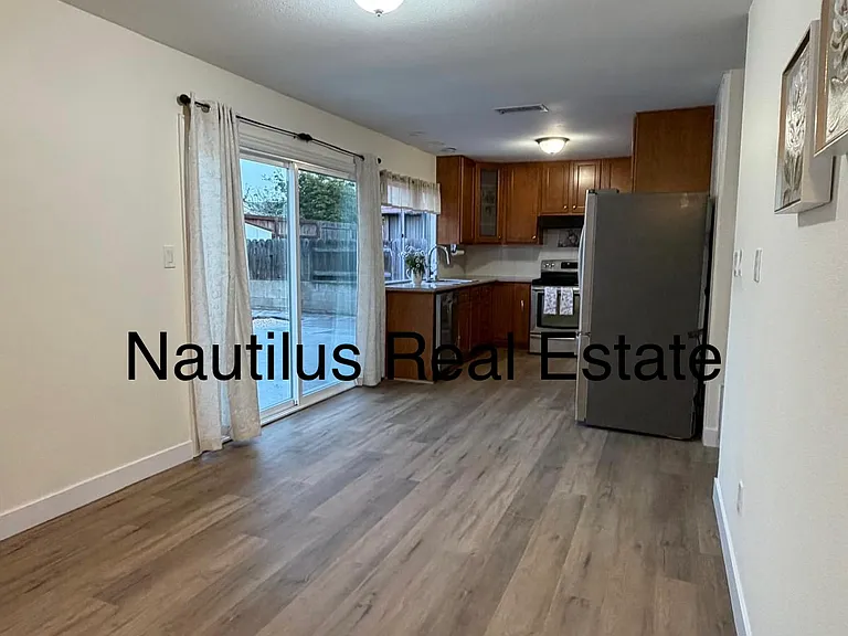 829 Givens St — Photo 5