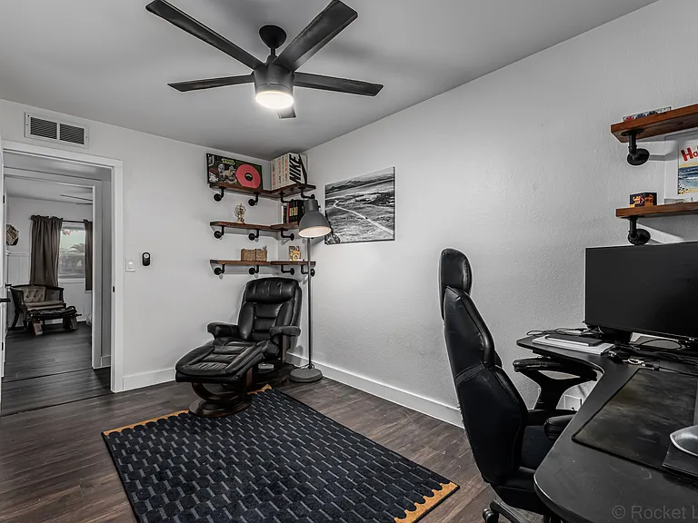 2200 N Los Altos Dr — Photo 26