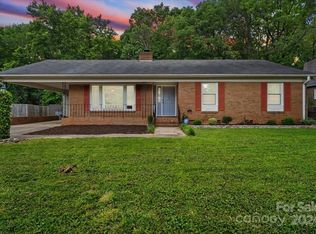 1200 Fox Run Dr, Charlotte, NC 28212