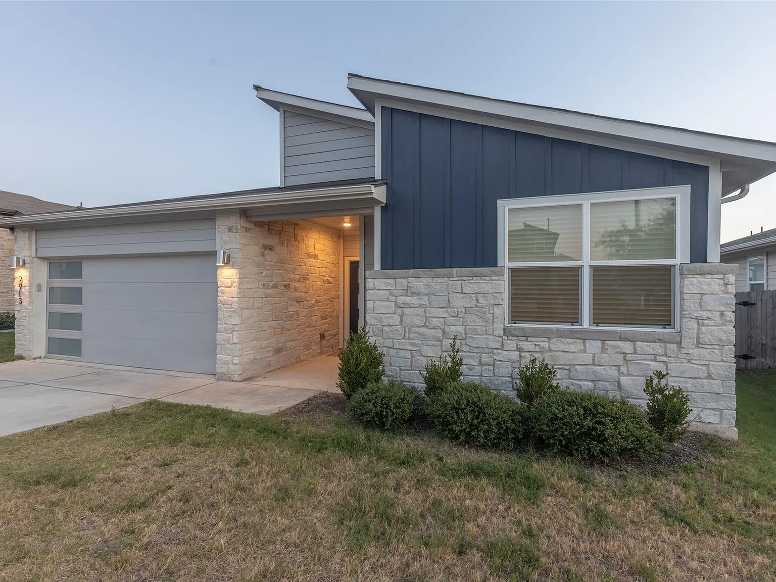 4 bed, 2.0 bath, 2017 sqft, $2,200 — Photo 2