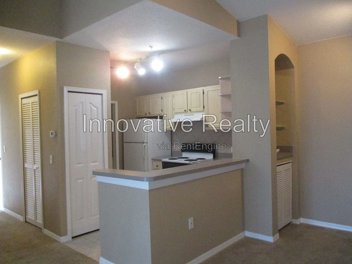 2 bed, 1.0 bath, 898 sqft, $1,495 — Photo 2