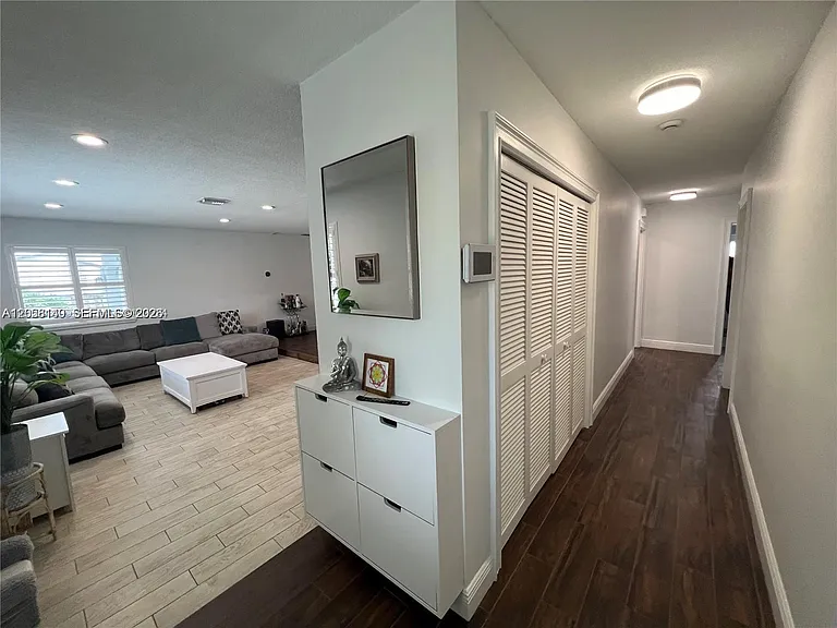 4081 Lake Dr — Photo 6