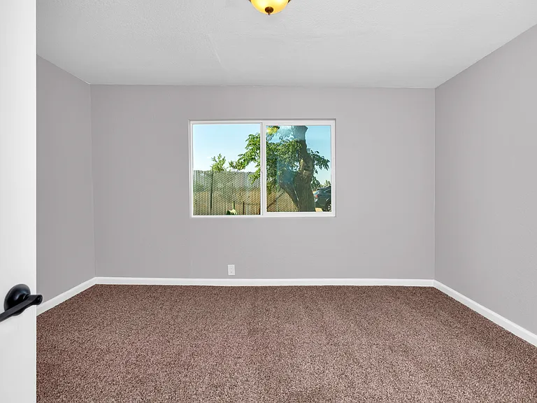 25752 Ellis St — Photo 7