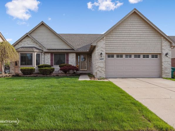 16957 Sunflower Dr, Brownstown, MI 48173