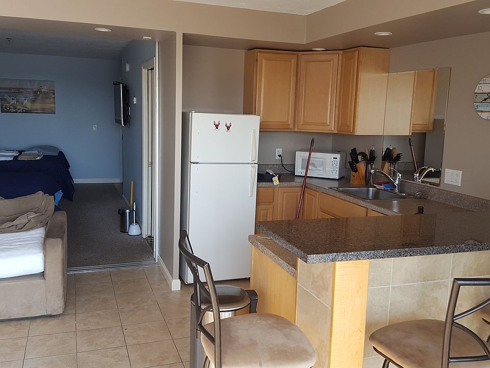 2nd image of 933 Ocean Blvd #104