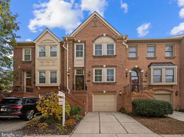 3943 Valley Ridge Dr, Fairfax, VA 22033