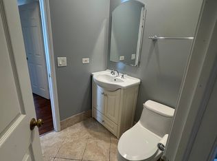 122 Hamilton Pl, Vernon Hills, IL 60061