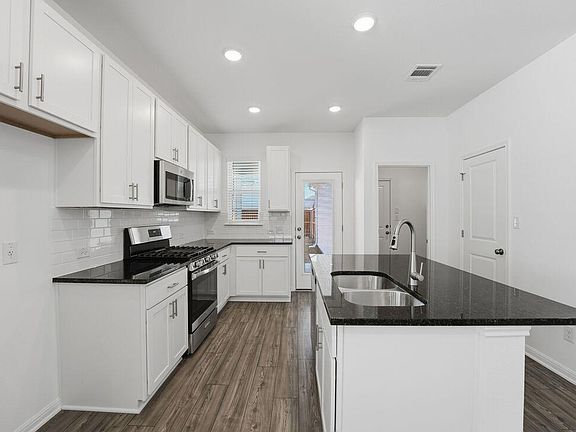 3rd image of 201 Betsy Rd