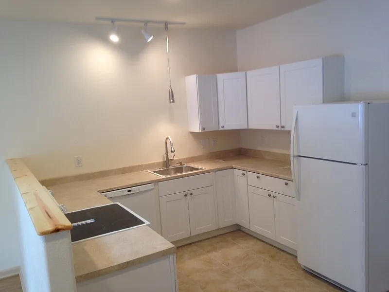 Building Photo - 459 W 3rd St #2