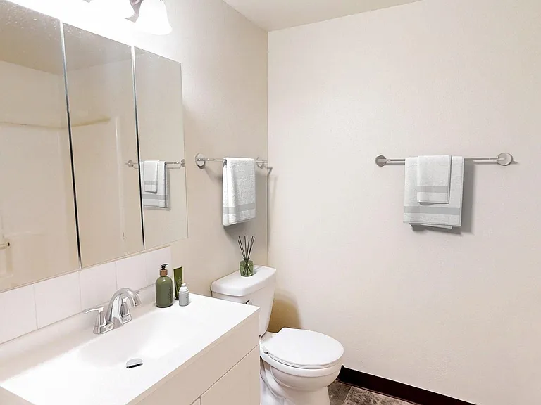 Falcon View Apartments — Photo 22