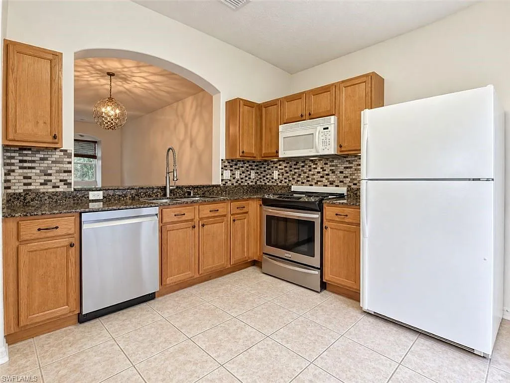 2 bed, 2.5 bath, 1660 sqft, $1,750 — Photo 4
