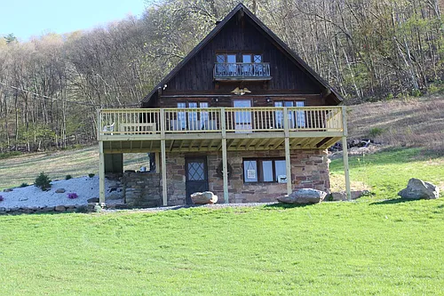1077 Mountain St Photo 1