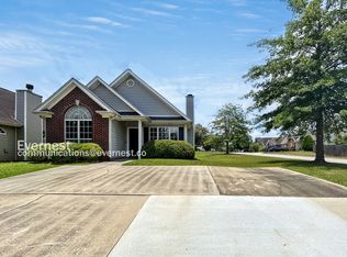 323 Camden Cove Cir, Calera, AL 35040