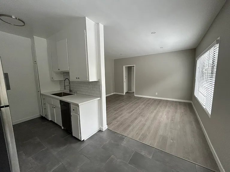 2501 Beverly Ave #24 — Photo 8