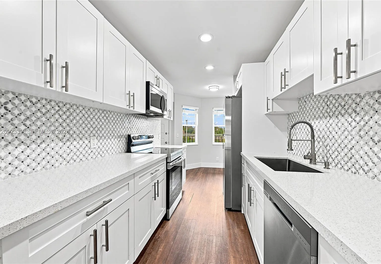 Cambridge At Century Vill — Photo 2