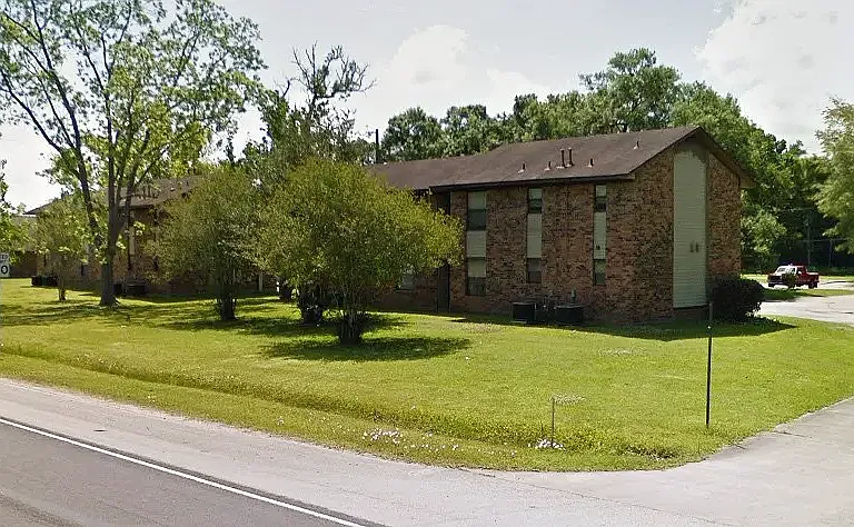 865 Highway 105 E — Photo 1