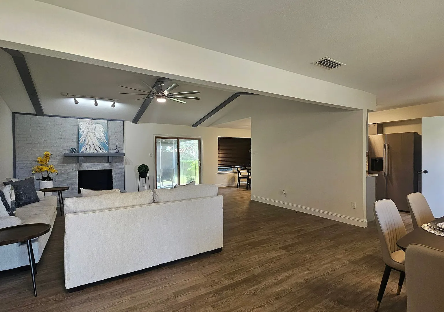 Beautifully updated ranch style home in Lewisville! — Photo 4