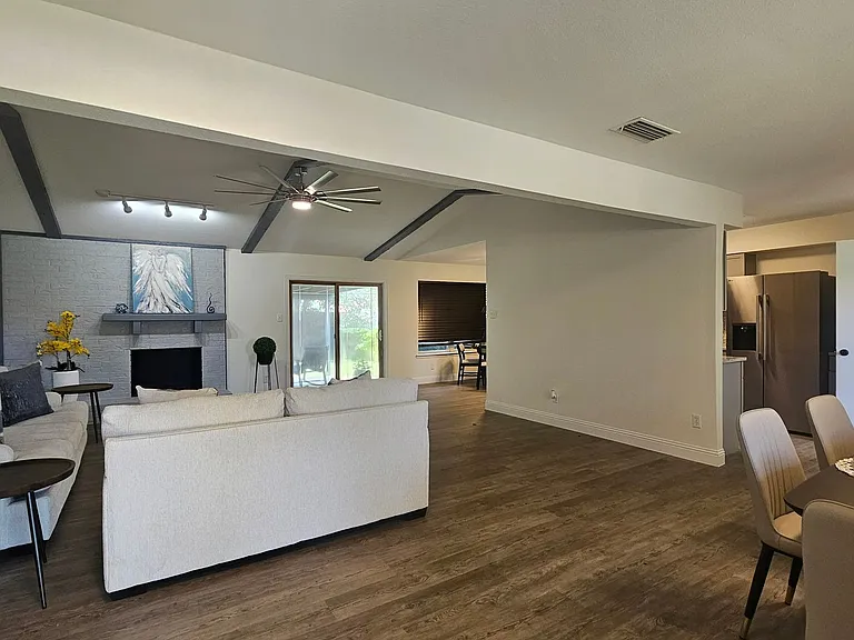 1619 Glenhill Ln — Photo 4