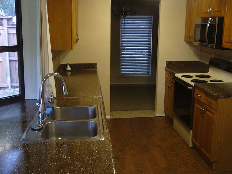 1109 Villa Downs Dr — Photo 7
