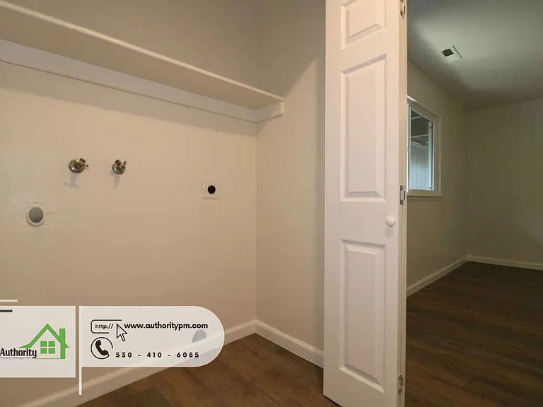 1833 Oregon Ave — Photo 23