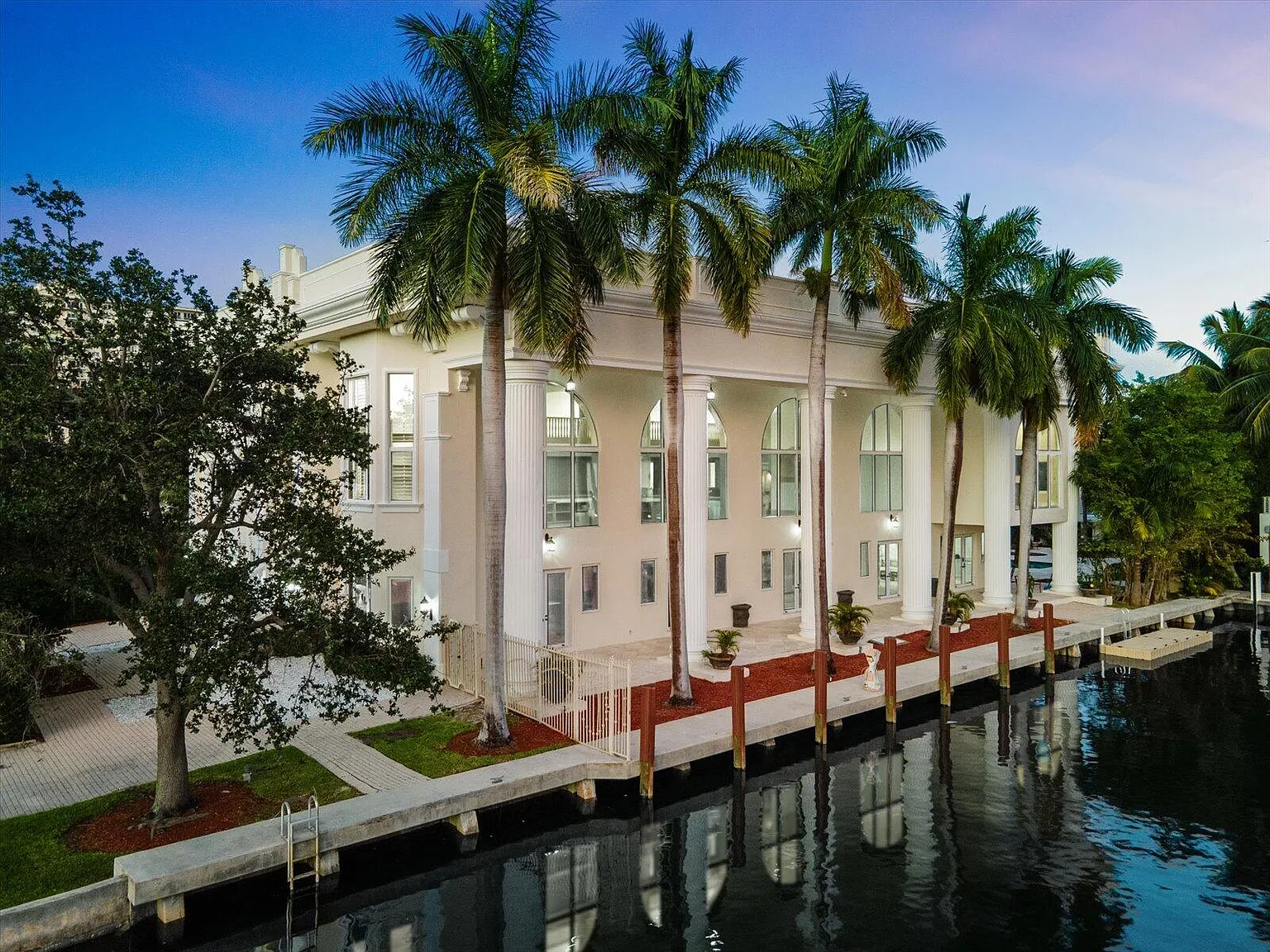 6 bed, 9.0 bath, 16371 sqft, $65,000 — Photo 3